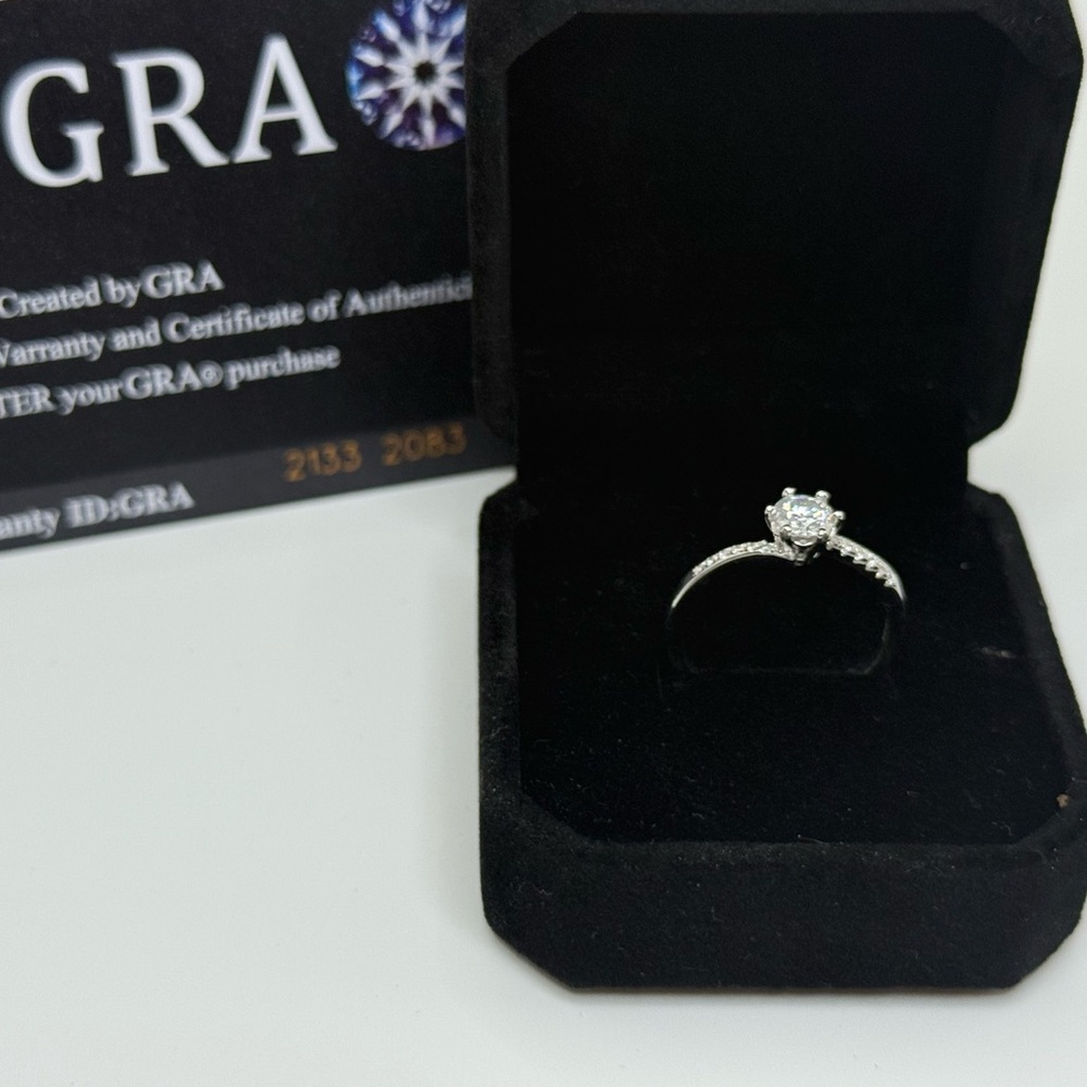 Dainty Over 1ct.tw Moissanite Ring Set Size 7 - Picture 5 of 13